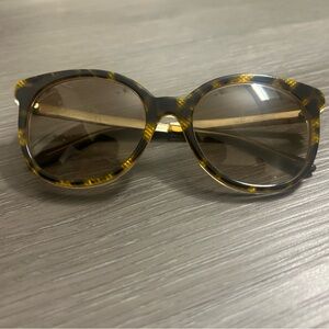 Gucci Brown and Tan Sunglasses with Tortoiseshell Frame
